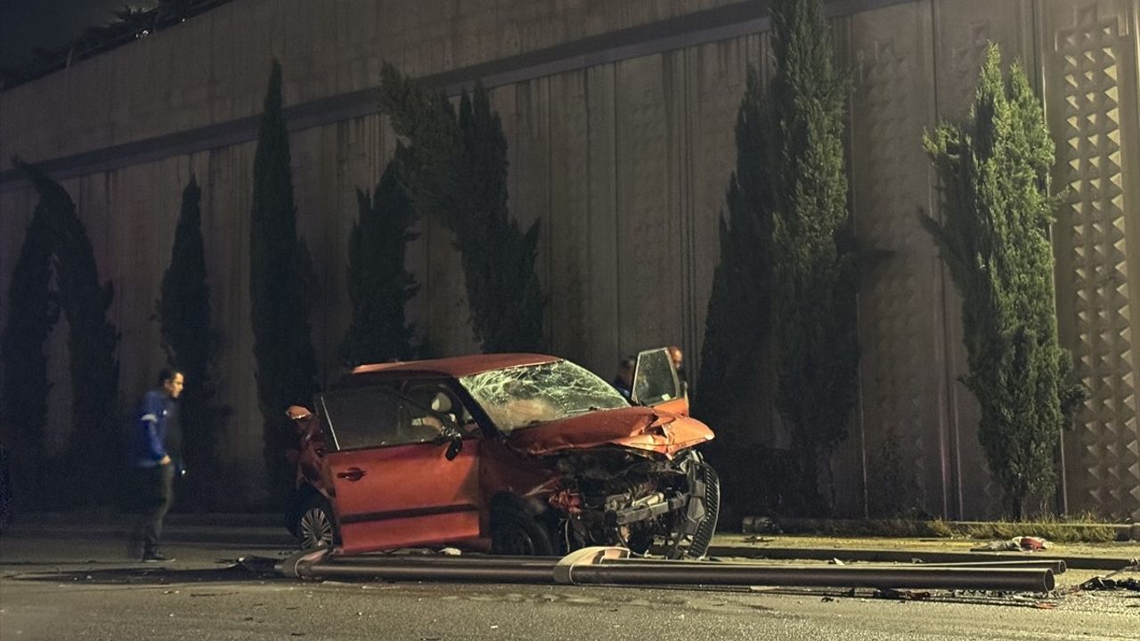 Ankara'da Mamak Köprüsü'nden Düşen Otomobil: Sürücü Ağır Yaralandı