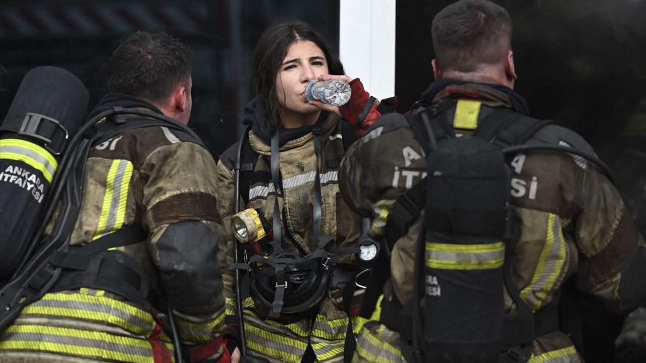 Ankara OSTİM'de İş Yerinde Yangın Söndürüldü