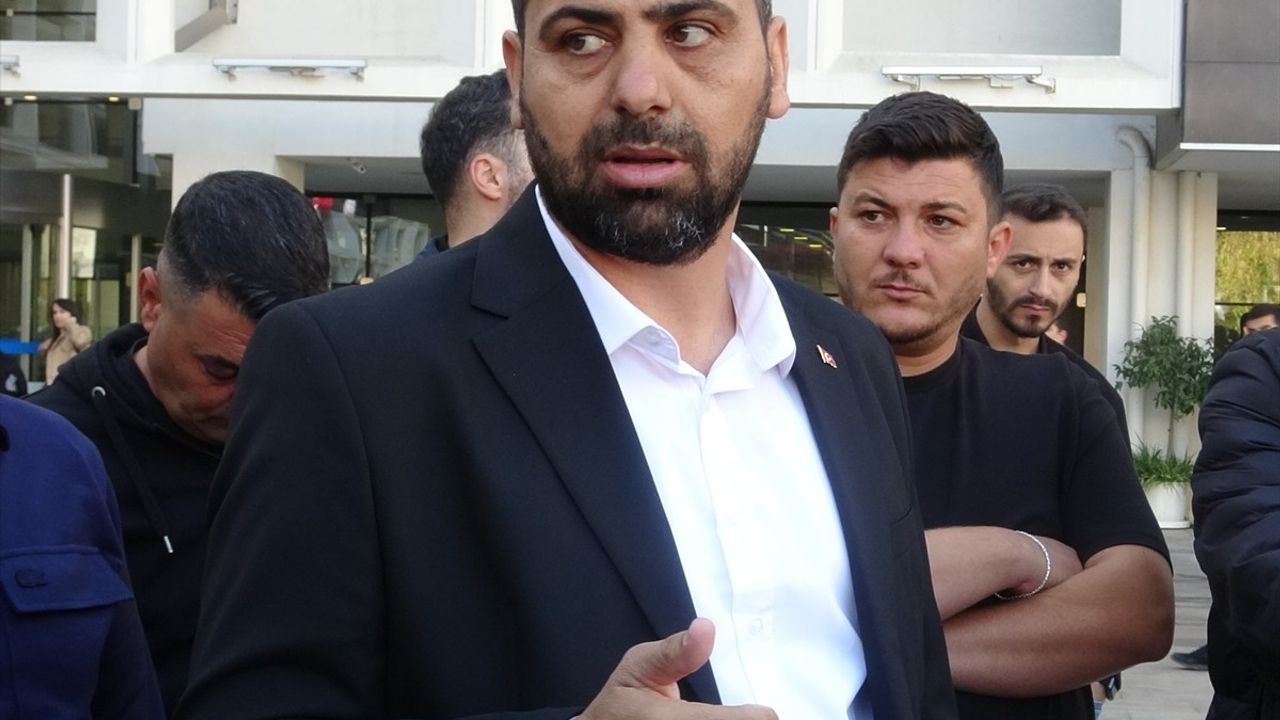 Antalya'da Hafriyat Kamyonu Şoförleri Belediyenin Cezalarını Protesto Etti