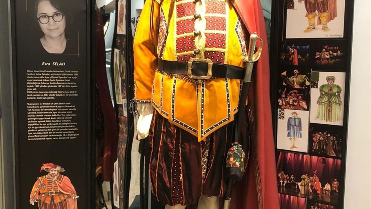Antalya'da 'Sahnede Bir Dünya' Sergisi Açıldı — Devlet Tiyatroları Kostümleri Fuarda