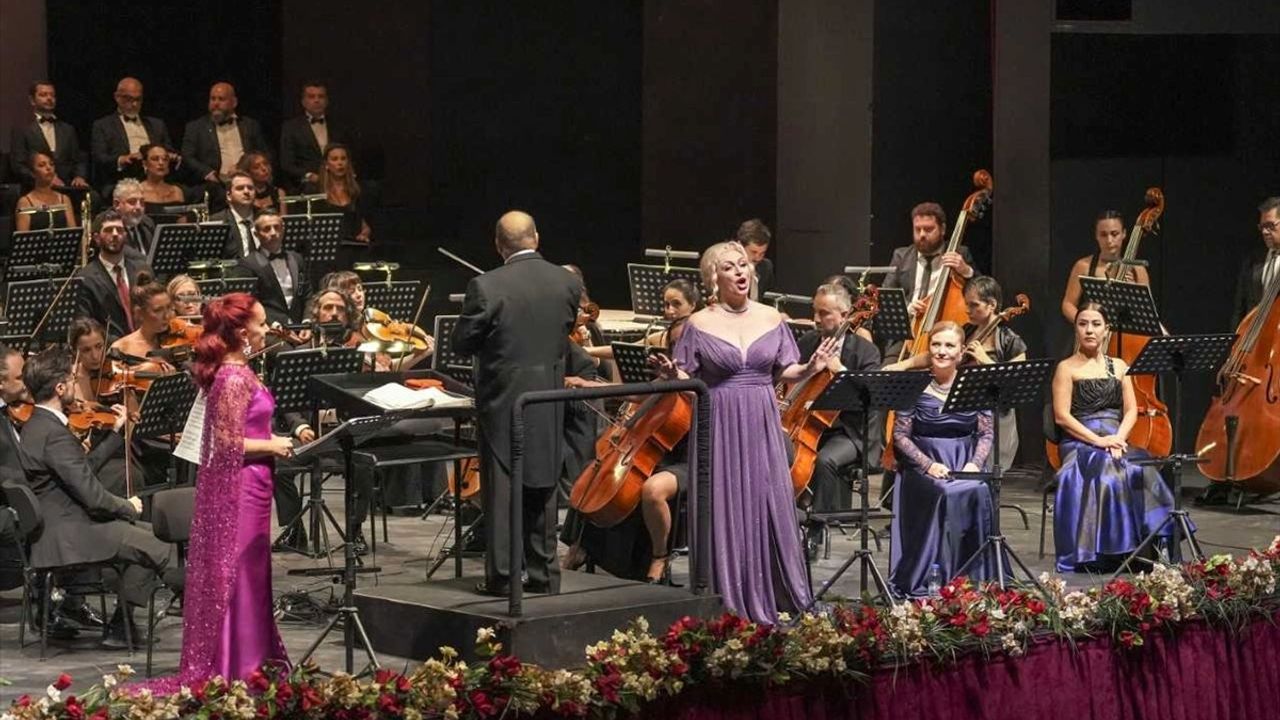 Antalya DOB, 'Yevgeni Onegin' ile Sezonu Kapalı Gişe Açtı