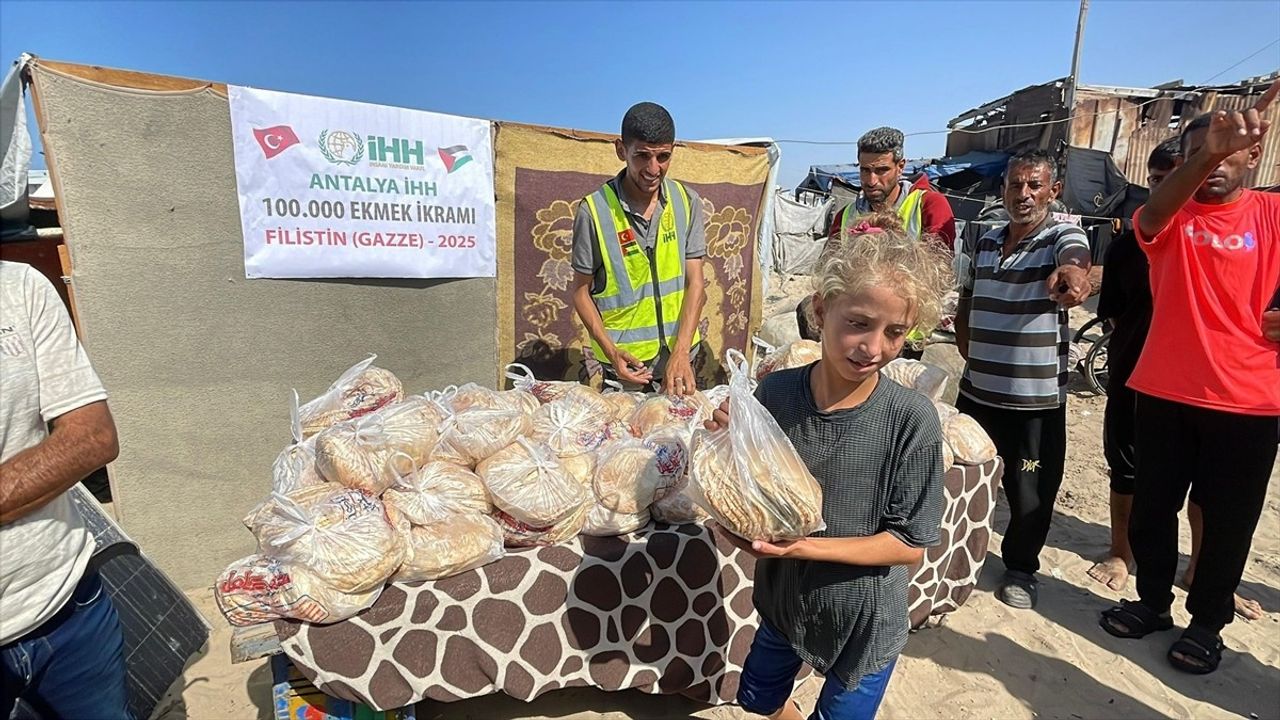 Antalya İHH'den Gazze'ye 100 Bin Ekmek Yardımı