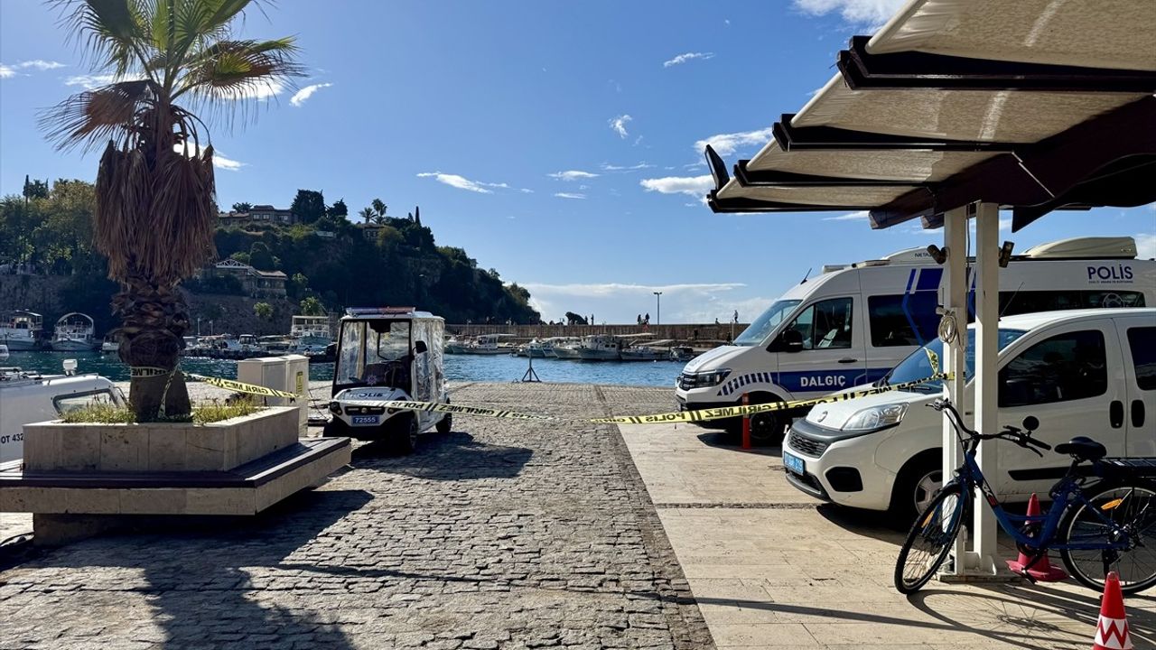 Antalya Muratpaşa'da Denizde Erkek Cesedi Bulundu