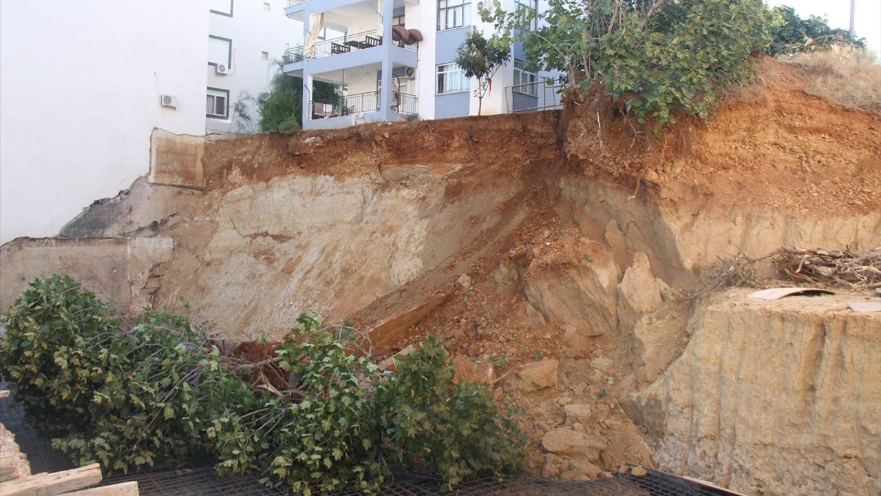 Antalya Serik'te İnşaat Mühürlendi: İkinci Göçük Kamerada
