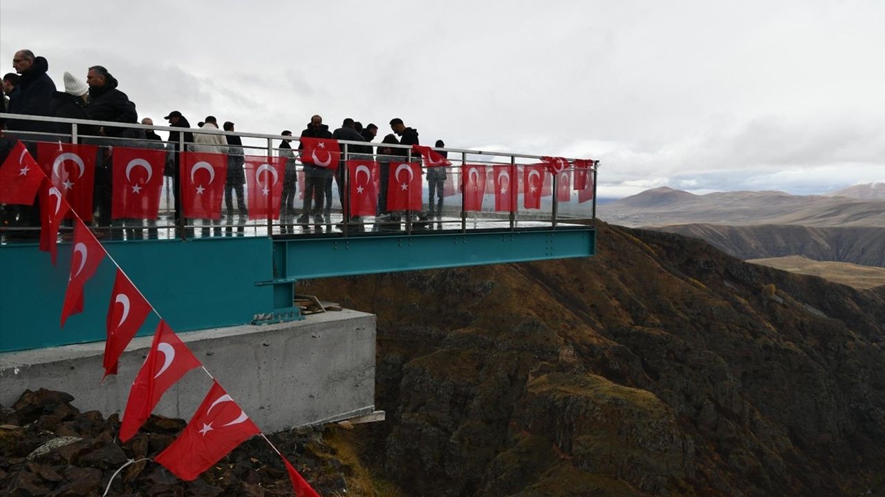 Ardahan'da Karaçay Kanyonu'na Şeytan Kalesi Manzaralı Seyir Terası Açıldı