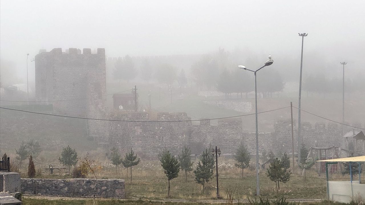 Ardahan'da Yoğun Sis Görüş Mesafesini Düşürdü