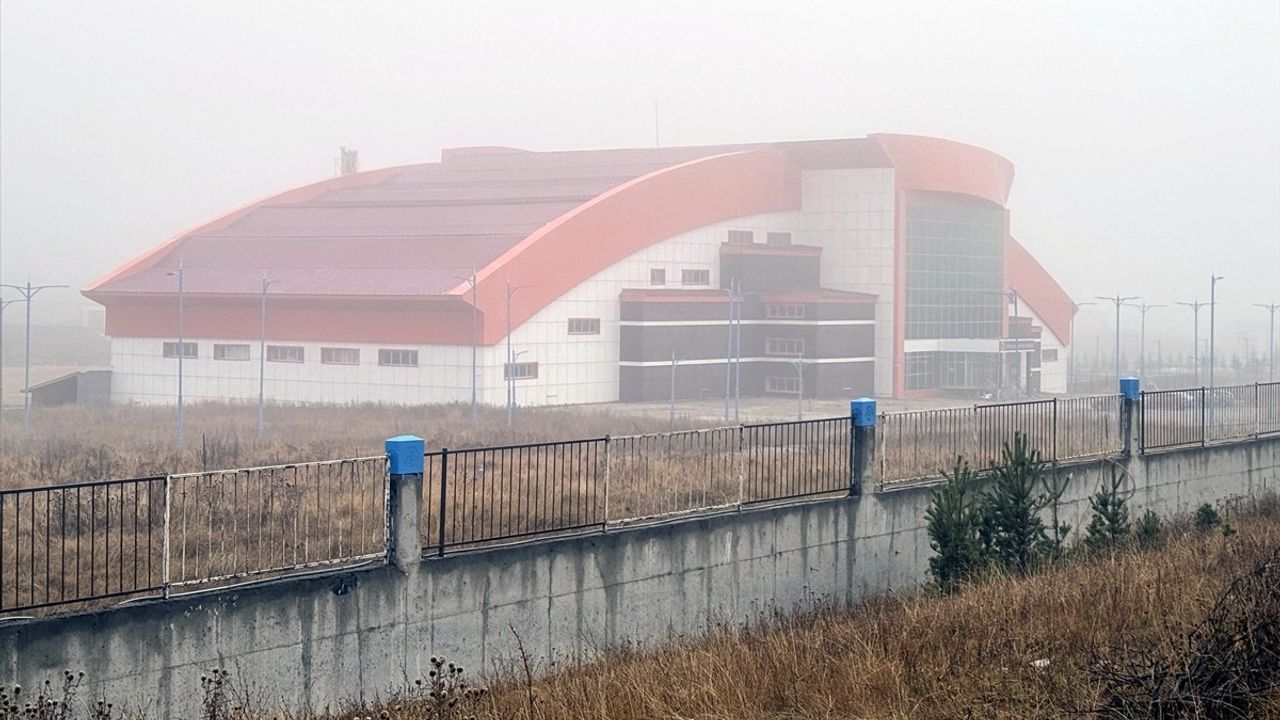 Ardahan'da Yoğun Sis Görüş Mesafesini Düşürdü