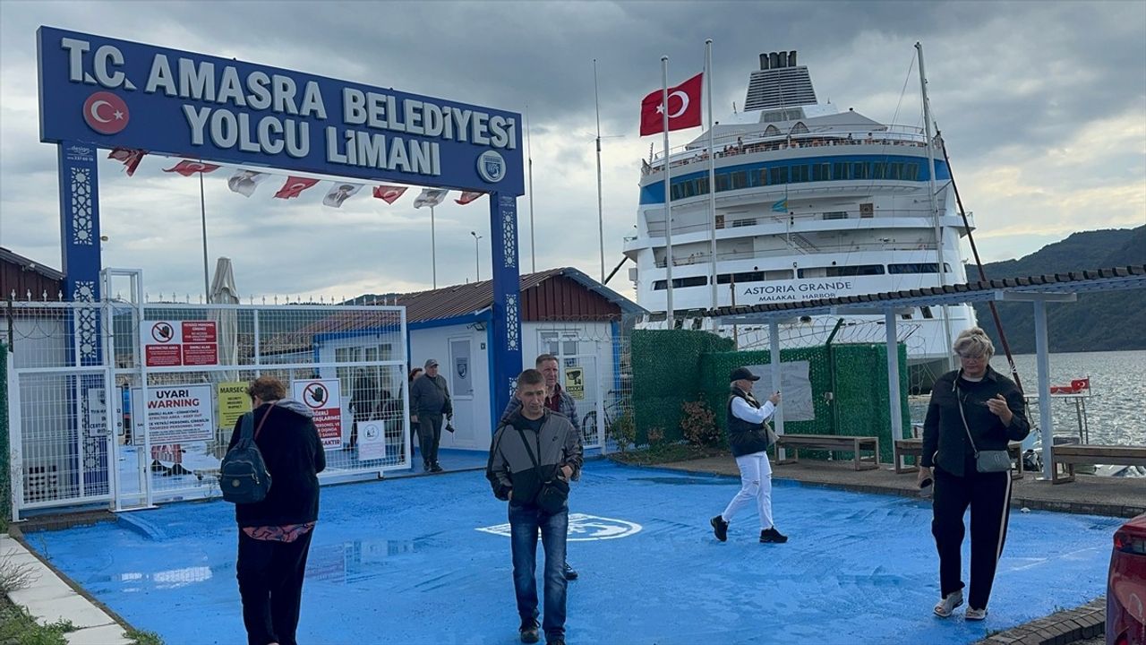 Astoria Grande 940 Yolcusuyla Amasra Limanı'na Demirledi