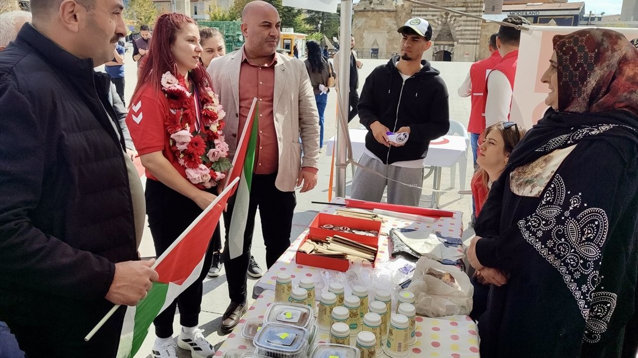 Avrupa Şampiyonu Yonca Gül Yılmaz Kırşehir'de Coşkuyla Karşılandı