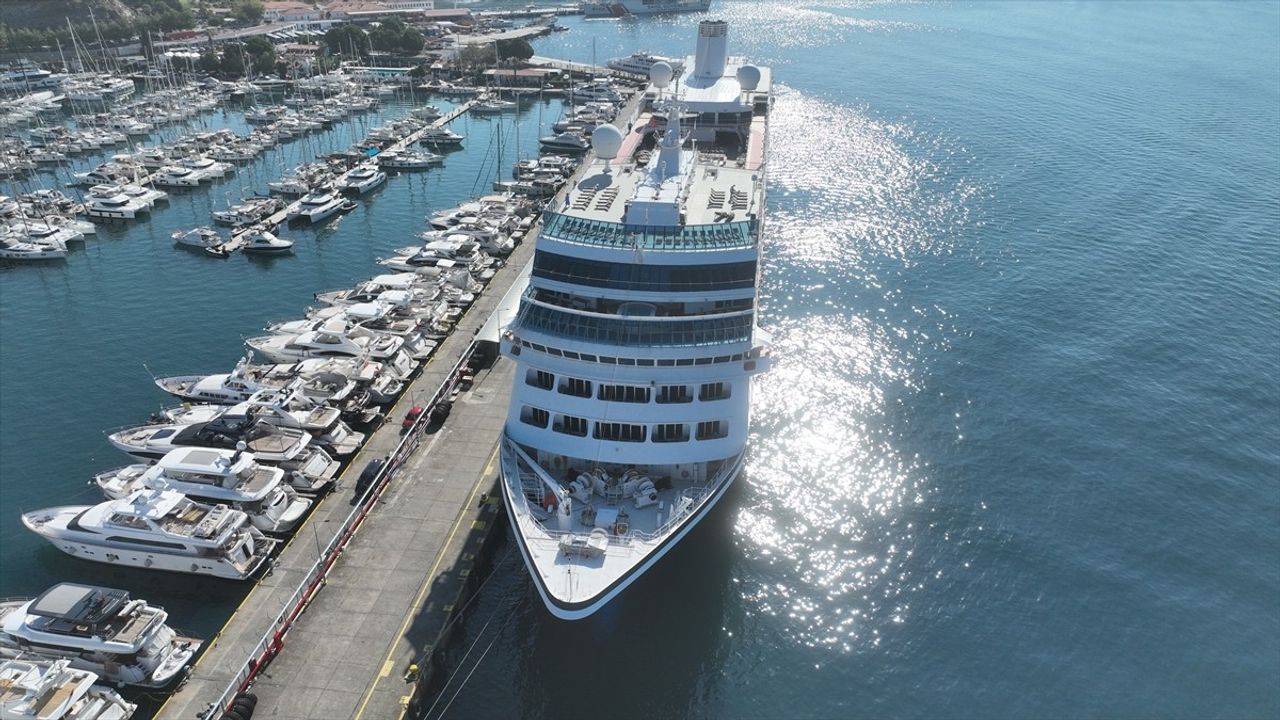 Azamara Onward Marmaris'e 650 Turist Getirdi