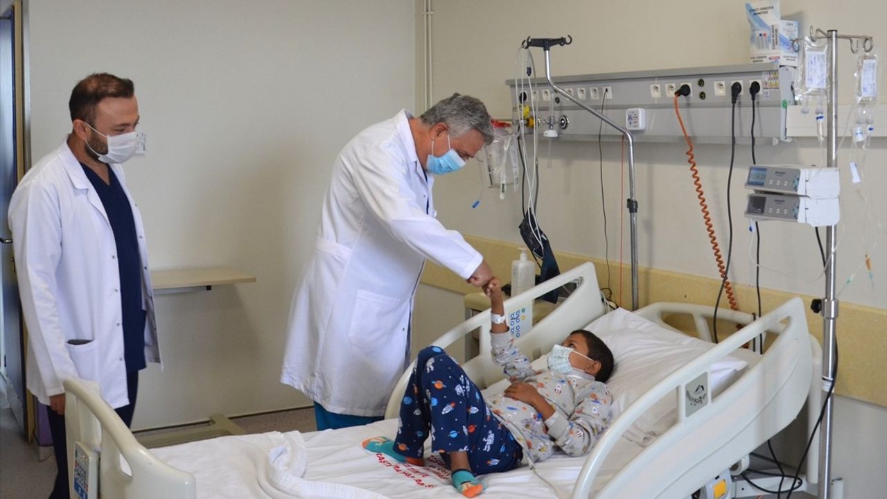 Babasının Böbreği 13 Yaşındaki Ubeydullah Fehmi'ye Umut Oldu