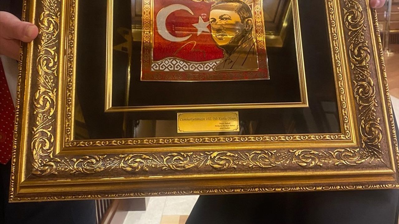 Bahçeli'den Erdoğan'a: Cumhuriyetin 102. Yılına Özel Anlamlı Tablo