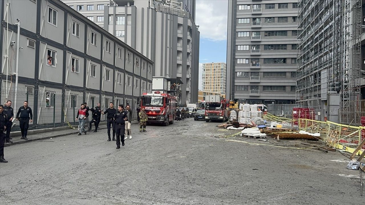 Bahçelievler'de İnşaat Asansöründeki İşçiler İtfaiye Tarafından Kurtarıldı