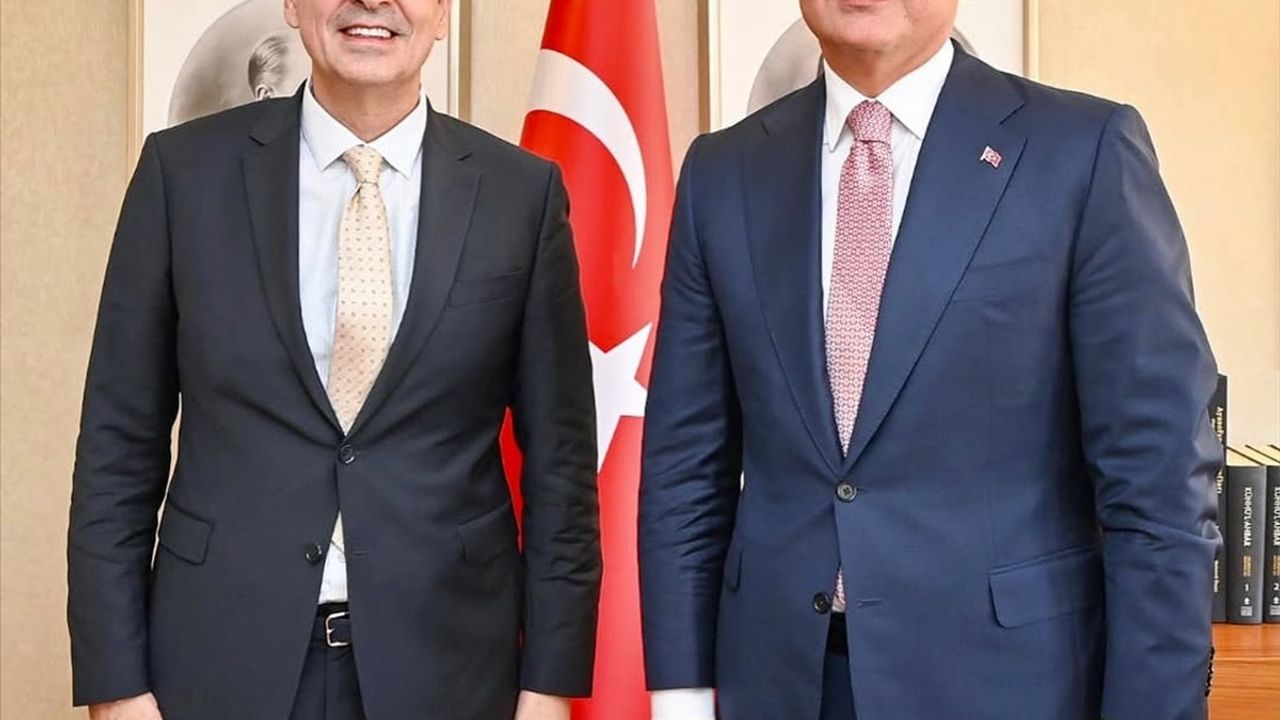 Bakan Ersoy, Antalyaspor Başkanı Rıza Perçin'i Kabul Etti