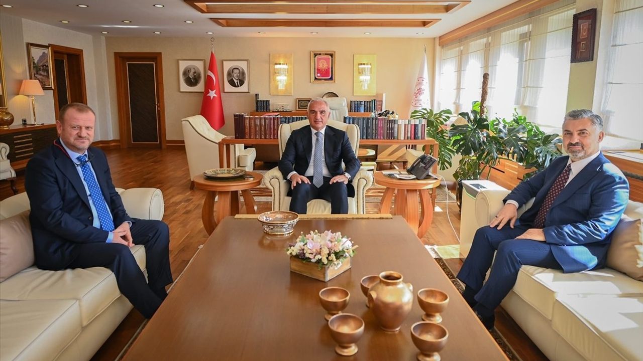 Bakan Ersoy, RTÜK Başkanı Mehmet Daniş ve Türk Telekom CEO'su Ebubekir Şahin'i Kabul Etti