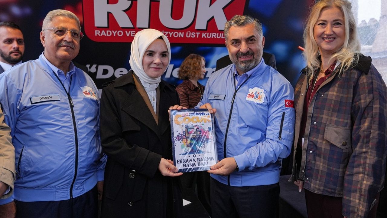 Bakan Göktaş Aile Festivali'ni Ziyaret Etti: Aile Yılı'nda 81 İlde 12 Bine Yakın Etkinlik