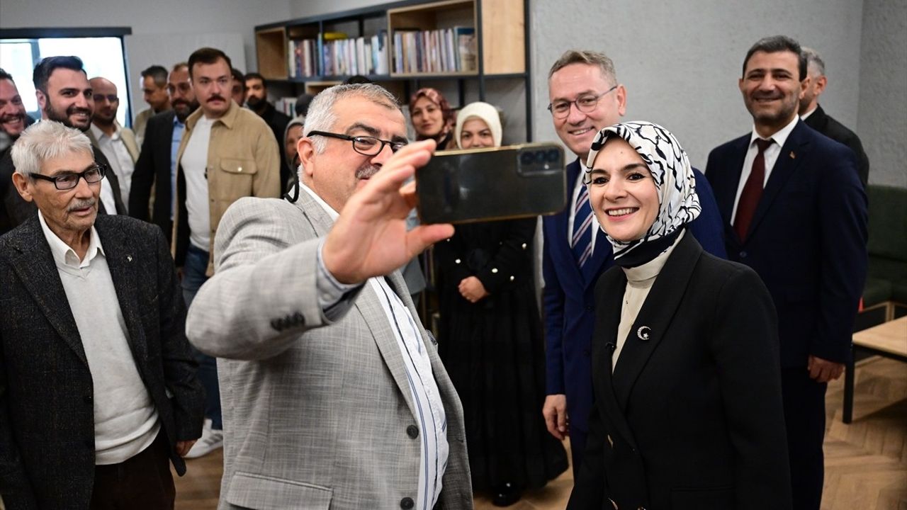 Bakan Göktaş Başakşehir'de Bizim Çınarlar ve BAKMER'i Açtı