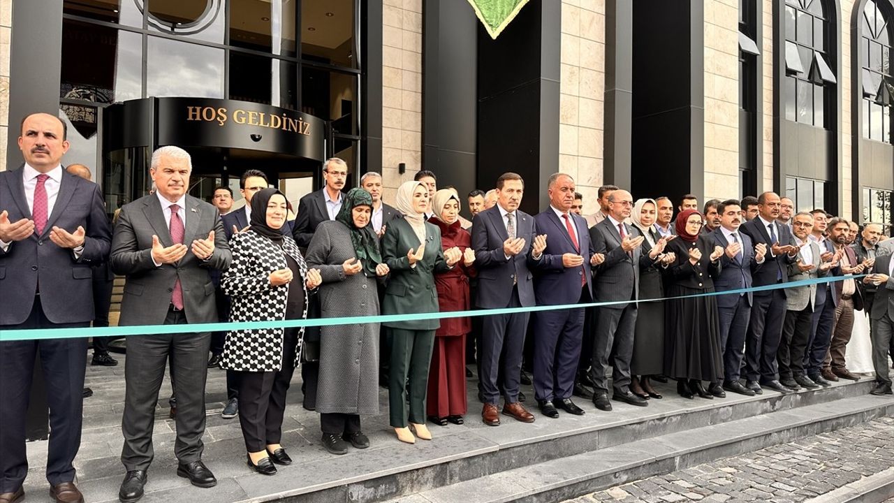 Bakan Göktaş Konya'da Evlilik Kredisi Alan Çiftin Nikah Şahidi Oldu