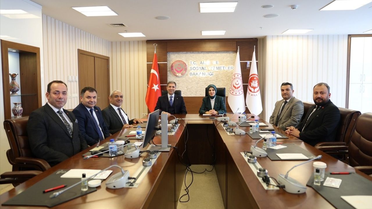 Bakan Göktaş, Zafer Sırakaya ve Tokat Heyetiyle Sosyal Politika Görüşmesi