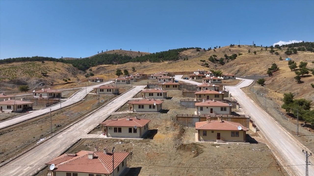 Bakan Kurum paylaştı: TOKİ konutlarına taşınan Koyunlu çiftinin duygusal anları