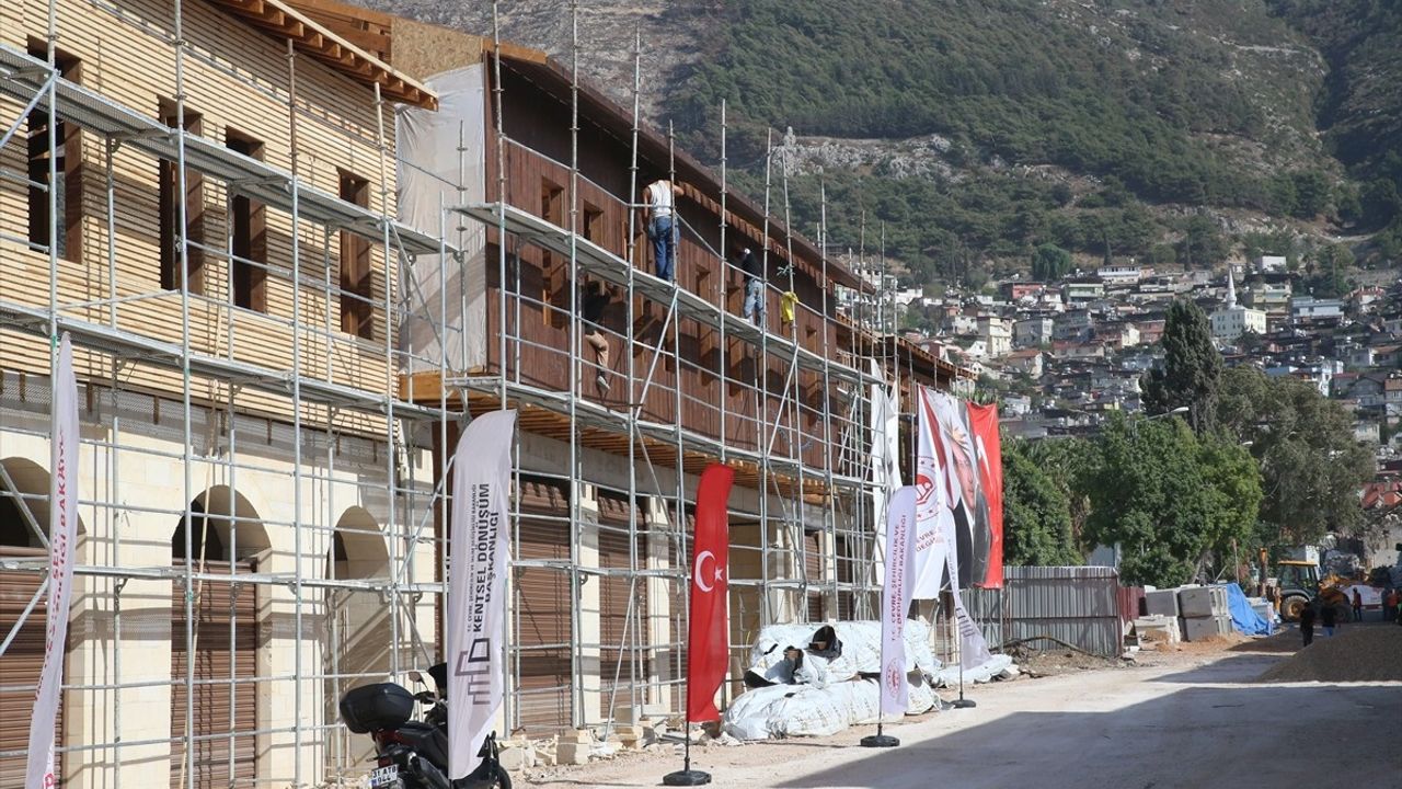 Bakan Kurum: Söz Verilen 453 Bin Konutun %70'i Tamamlandı — Hatay Yeniden Doğuyor