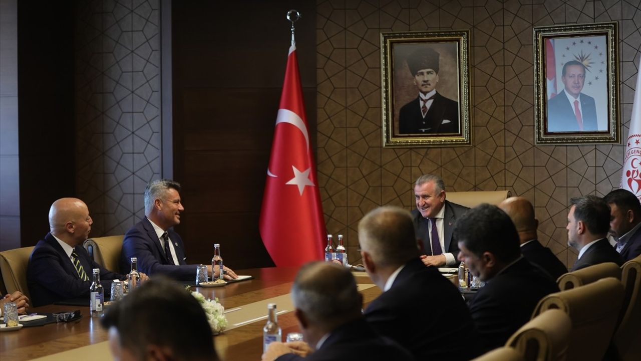 Bakan Osman Aşkın Bak, Sadettin Saran ve Fenerbahçe Yönetimini Kabul Etti