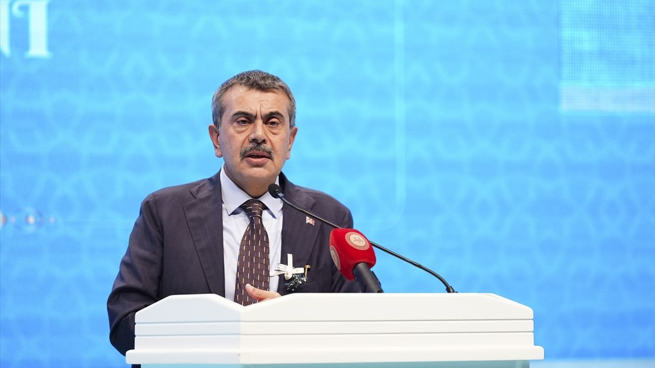 Bakan Tekin: İmam Hatip Okulları 74. Yılında Başarı Sergisi