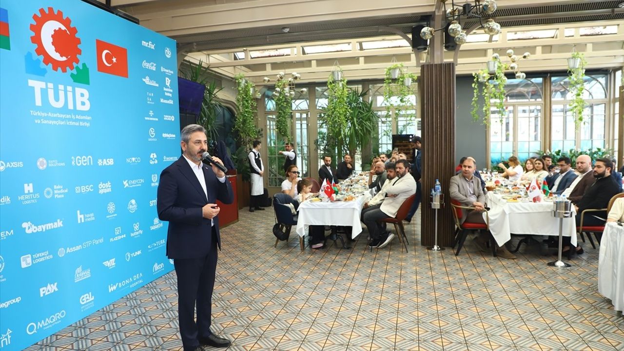 Bakan Yardımcısı Aydın, Bakü'de Türk İş İnsanlarıyla Buluştu