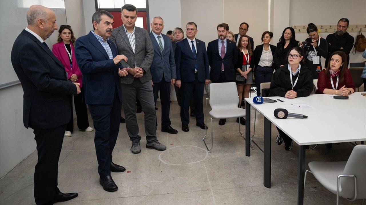 Bakan Yusuf Tekin, ODTÜ'de 11. Zeka ve Yetenek Kongresi Atölyelerini Ziyaret Etti