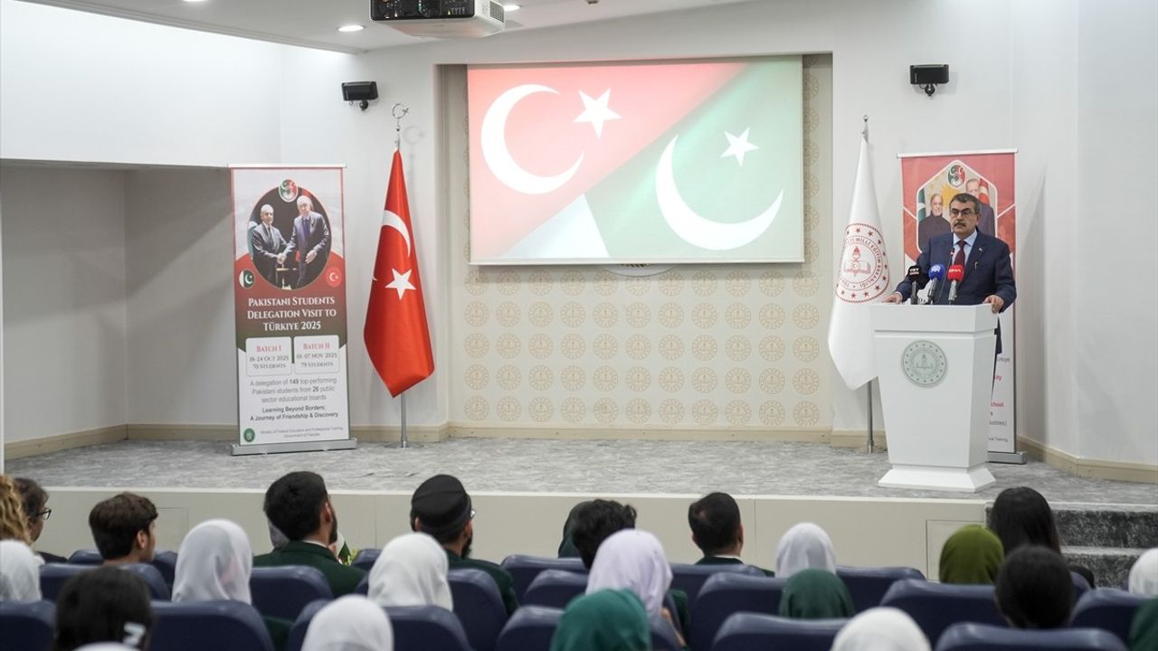 Bakan Yusuf Tekin Pakistanlı Öğrencileri Kabul Etti: Eğitimde Barış ve Türkiye-Pakistan Dostluğu