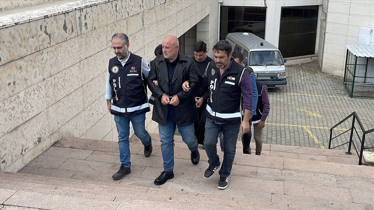 Balıkesir'de Cezaevi Firarisini İşe Aldığı İddia Edilen 3 Zanlı Adliyede