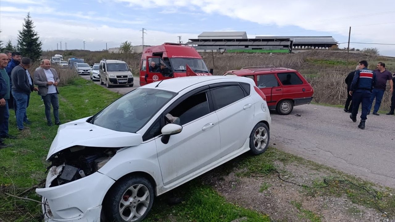 Balıkesir Manyas'ta Trafik Kazası: İ.E.Ş. Ağır Yaralandı