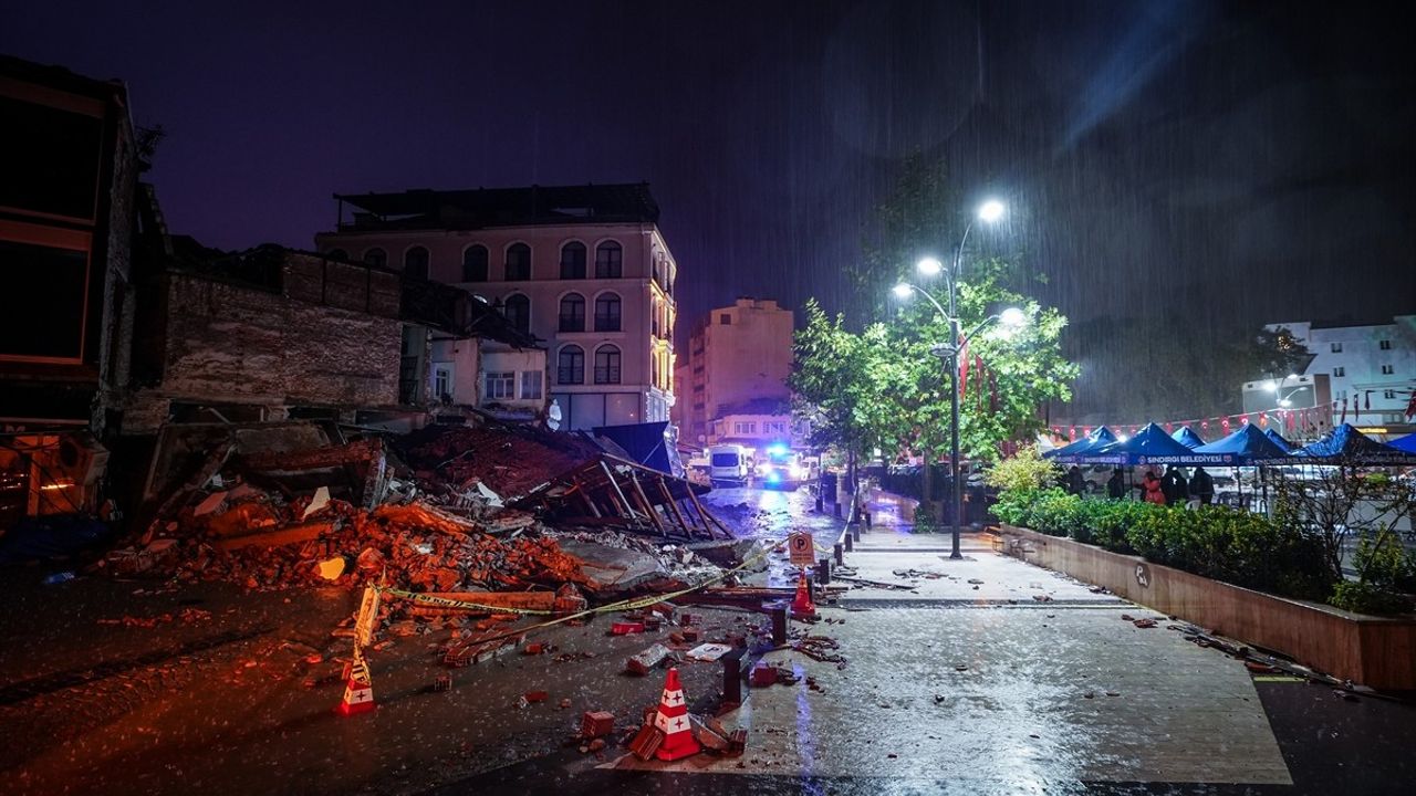 Balıkesir Sındırgı'da 4,4 Büyüklüğünde Deprem - Saat 02.30