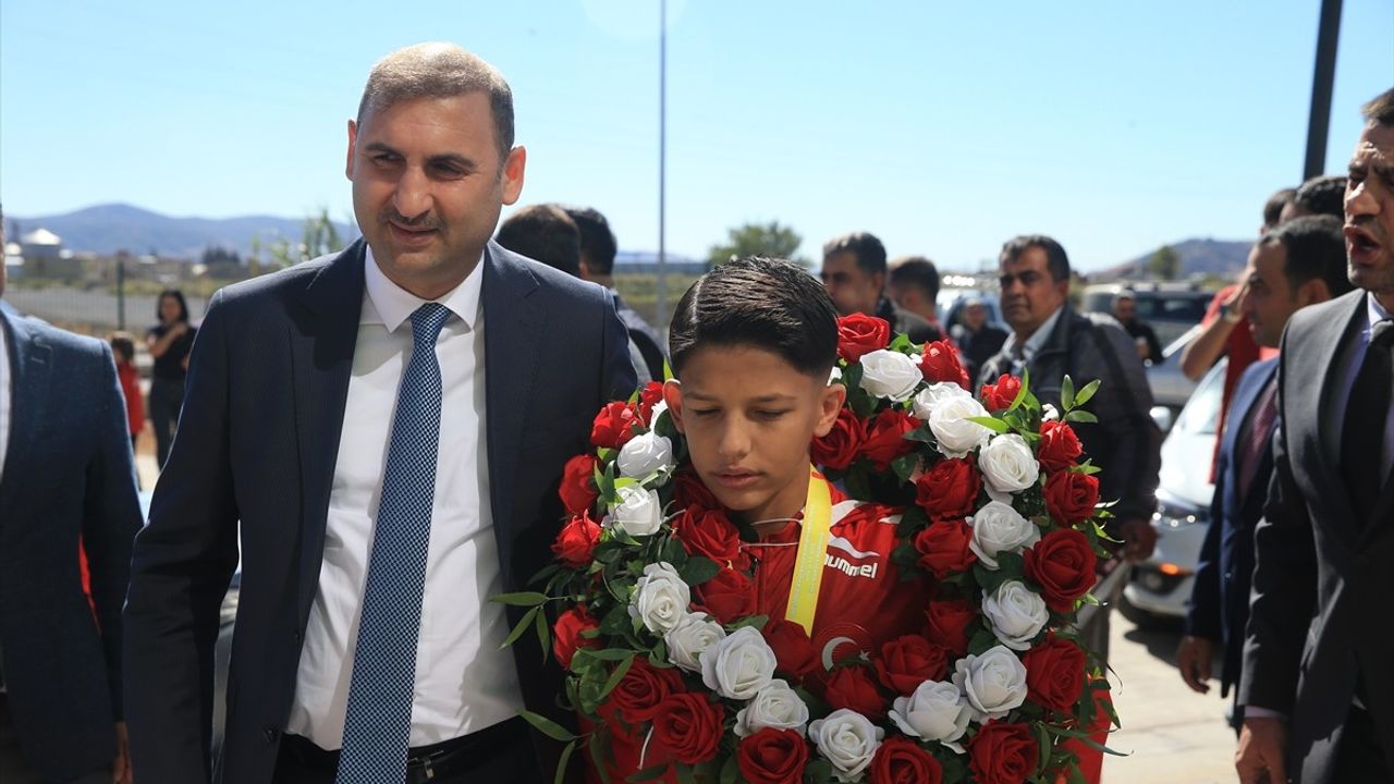 Balkan Şampiyonu İbrahim Bera Kıvrak Kahramanmaraş'ta Altın Madalyayla Karşılandı