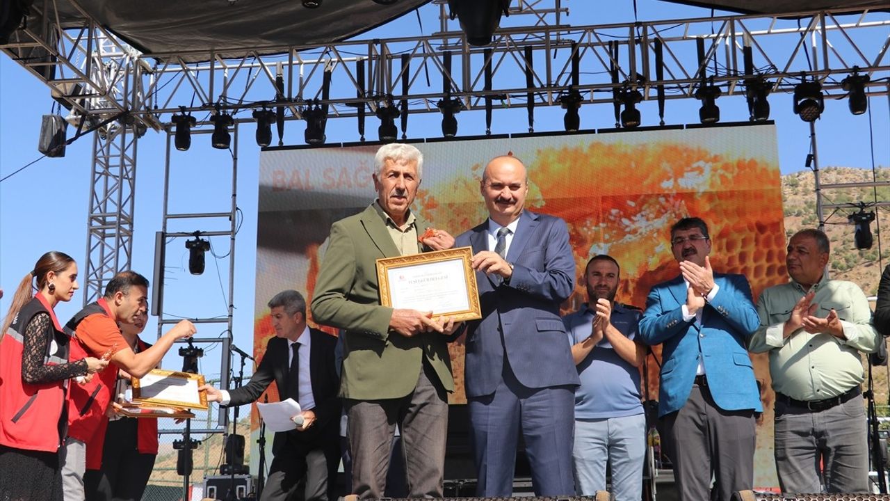 Batman'da 3. Sason Bal, Ceviz ve Çilek Festivali — 1 kg Sason balı 340 Bin TL'ye Satıldı