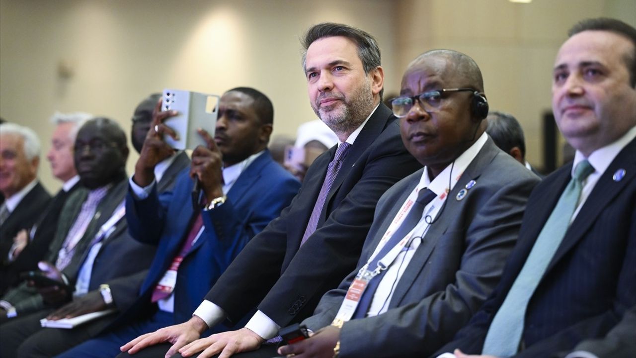 Bayraktar: Türkiye, Yaklaşık 20 Afrika Ülkesiyle Enerji ve Madencilik Anlaşmaları İmzaladı