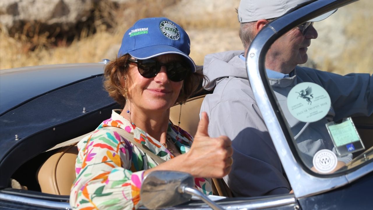 Belçika'dan Klasik Otomobil Tutkunları Göbeklitepe'yi Gezdi