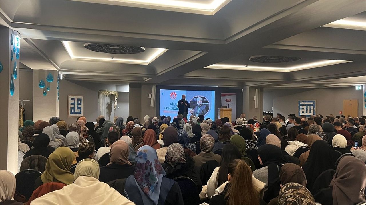 Berlin'de 'Aile: Son Sığınak' Konferansı — Prof. Dr. Kemal Sayar Aile Bağlarını Vurguladı