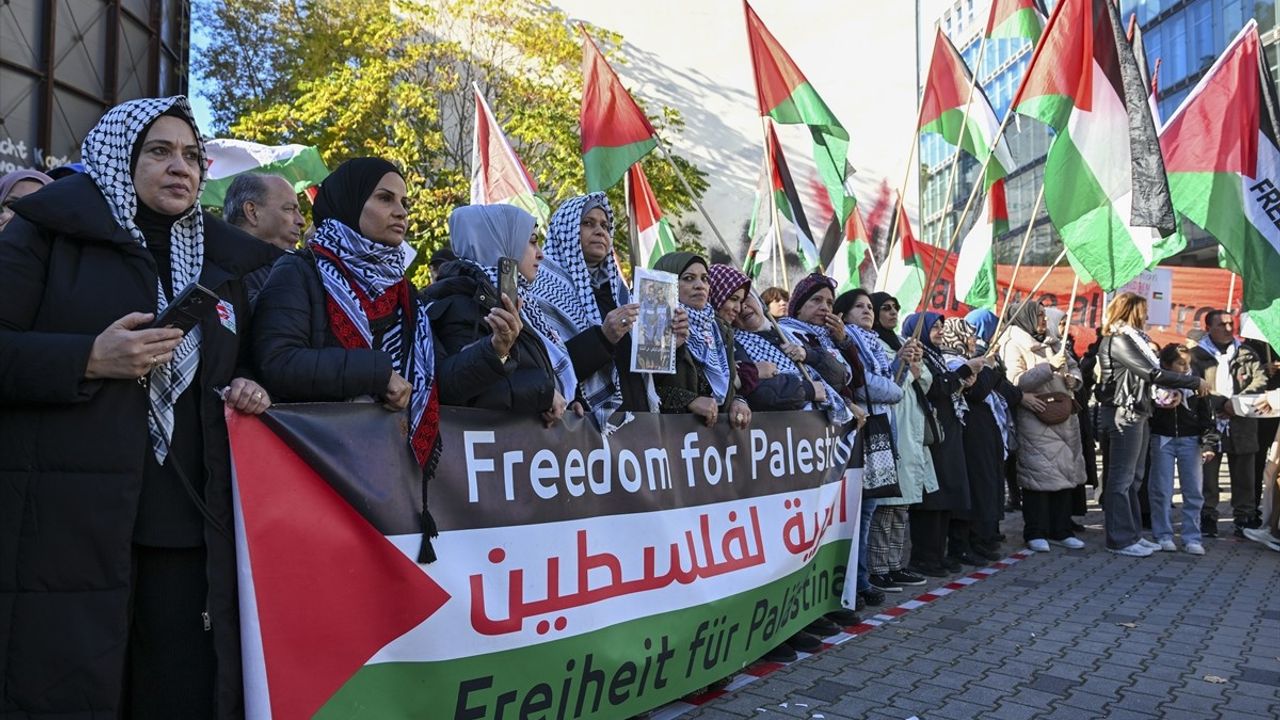 Berlin'de Filistin'e Destek Gösterisi: Yardım ve Yargılama Talepleri