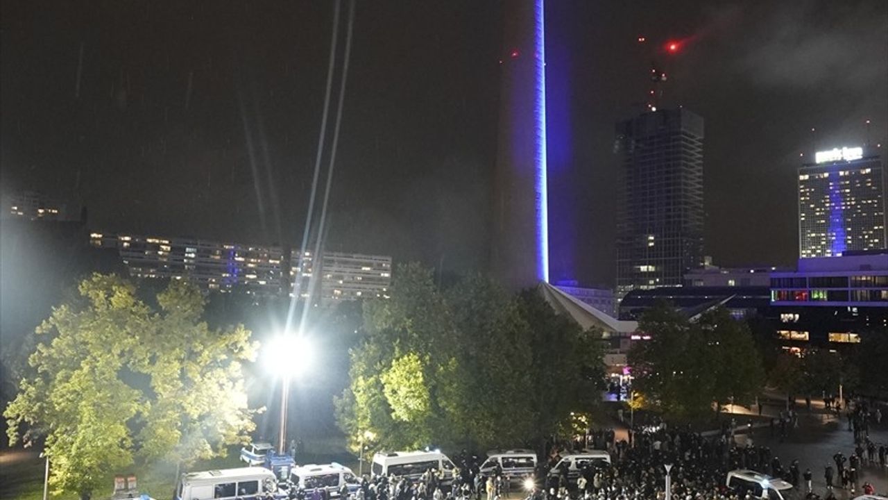 Berlin'de Polisten Filistin Destek Gösterisine Sert Müdahale