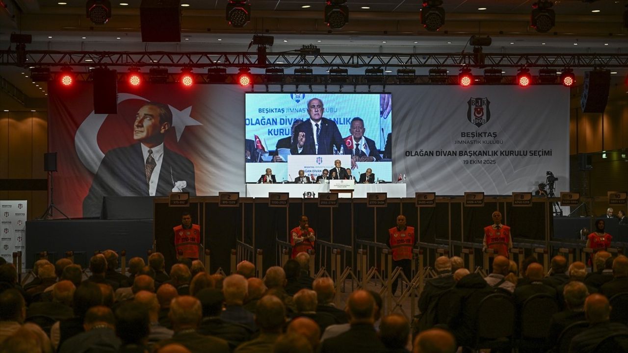 Beşiktaş'ta Seçimli Olağan Divan Başkanlık Kurulu Toplantısı Başladı