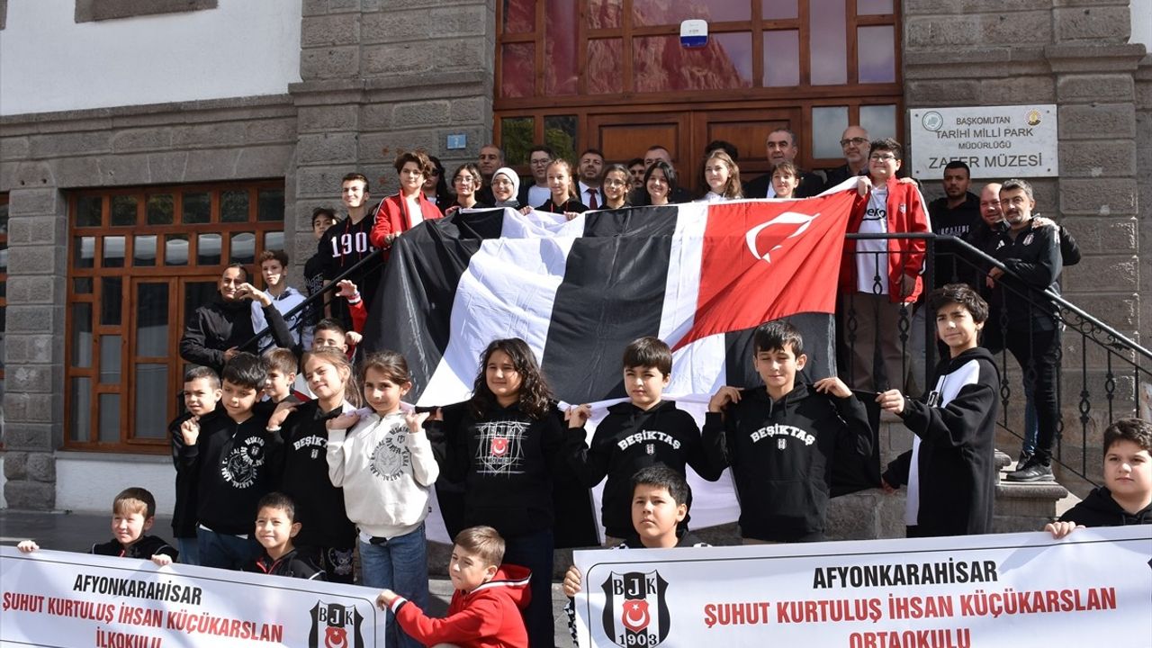 Beşiktaş'tan Afyonkarahisar'da Öğrencilere Forma ve Spor Malzemesi