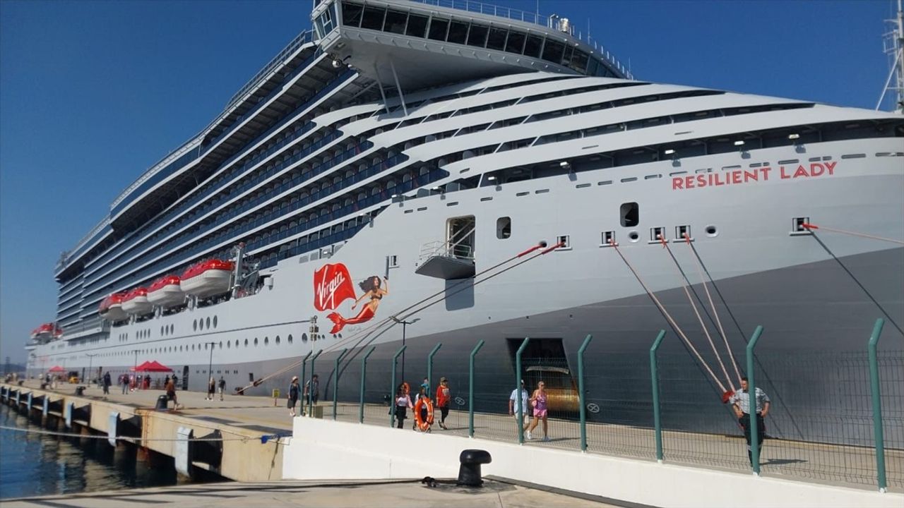 Bodrum'a 2 Kruvaziyerle 3 bin 308 Turist Geldi