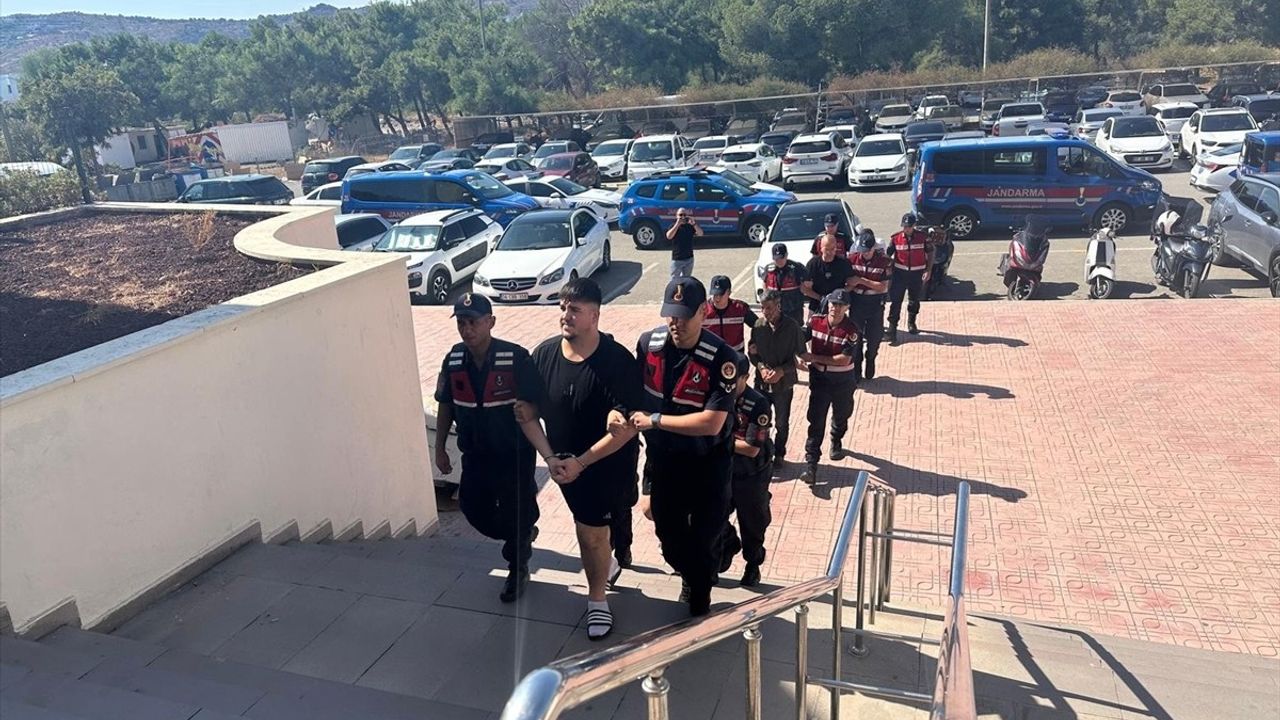 Bodrum'da Yakalanan 5 Zanlı İstanbul'daki İşyerinin Kurşunlanmasıyla Tutuklandı