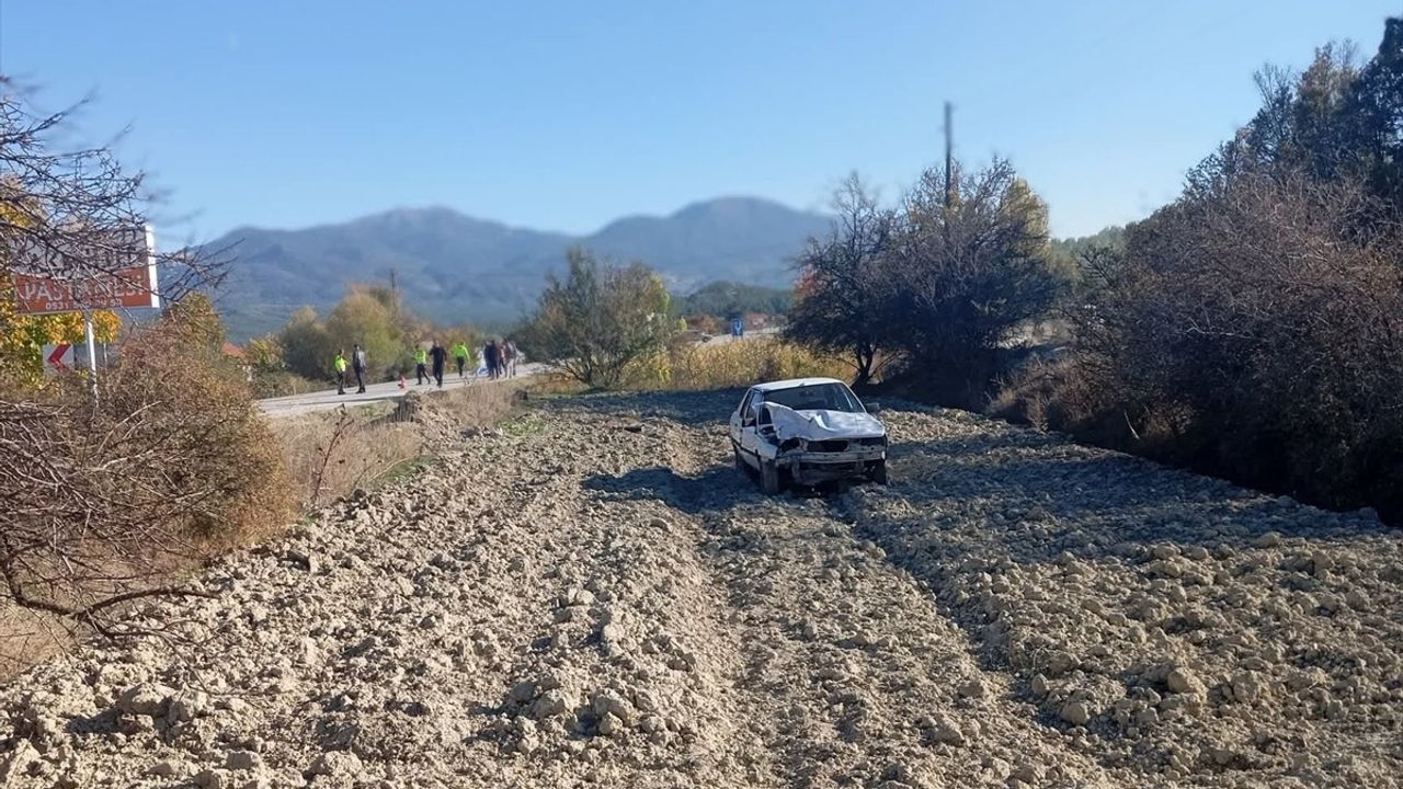 Burdur Gölhisar'da Motosikletle Otomobil Çarpıştı: Sürücü Hayatını Kaybetti