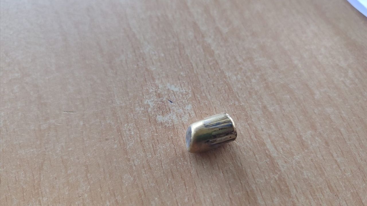 Bursa'da Dolmuş Durağına Yorgun Mermi İsabet Etti