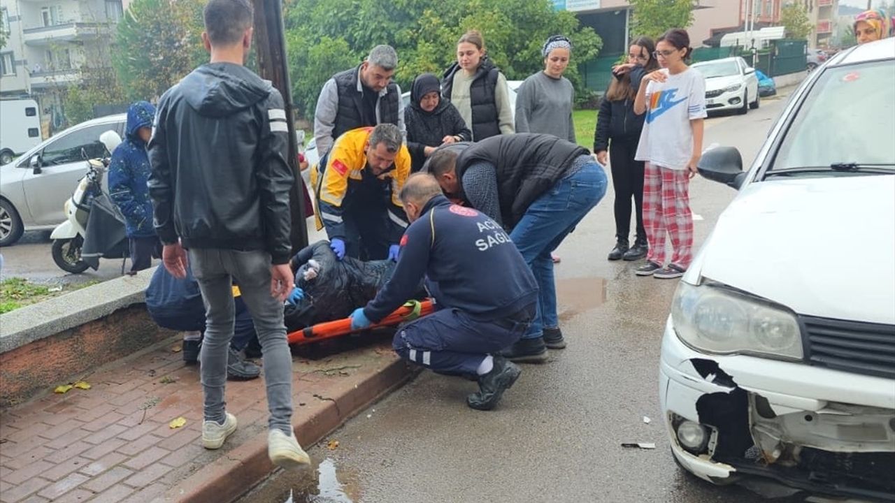 Bursa İnegöl'de Motosiklet-Otomobil Çarpıştı: Sürücü Ağır Yaralandı