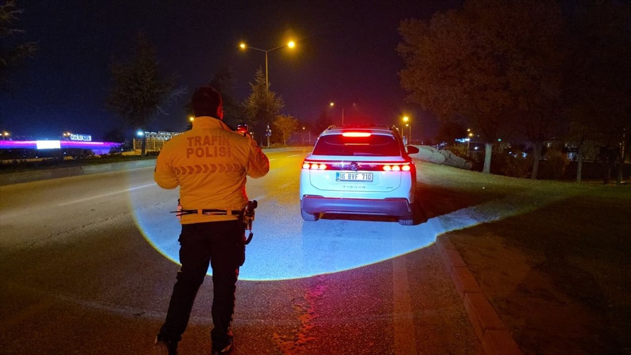 Bursa İnegöl'de otomobilin çarptığı bisikletli ağır yaralandı