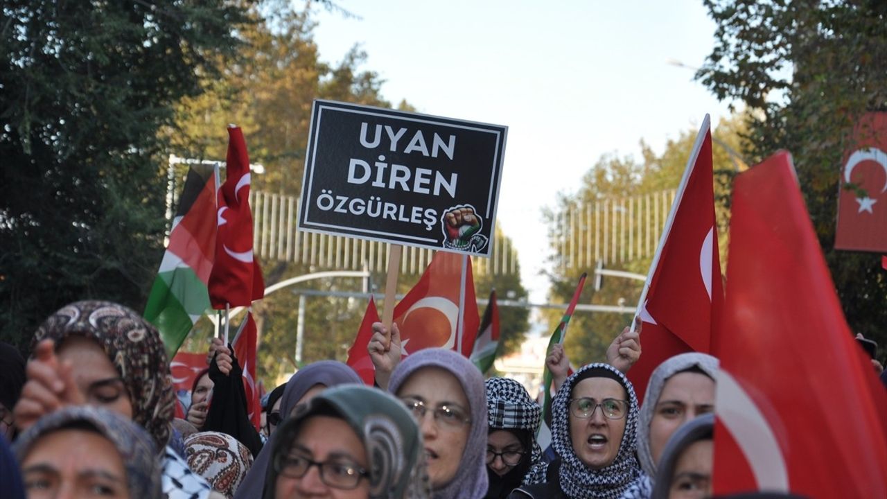 Bursa ve Kütahya'da Küresel Sumud Filosu'na Destek Yürüyüşleri