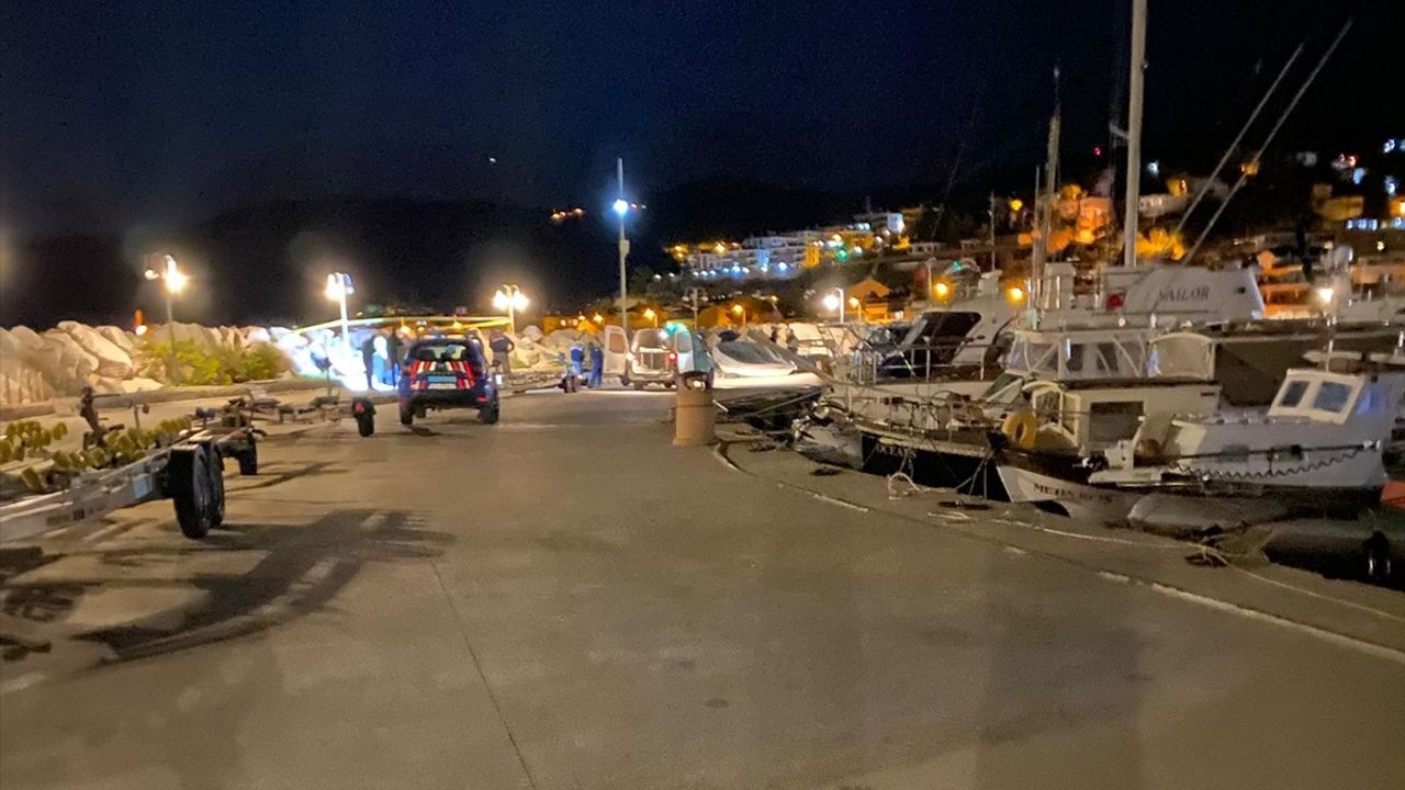 Çanakkale Ayvacık'ta Kayalıklarda Bir Kişi Ölü Bulundu